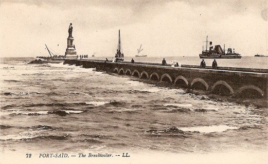 Суэцкий канал и памятник Лессепсу на старой открытке - иллюстрация-к-материалу-иа-regnum